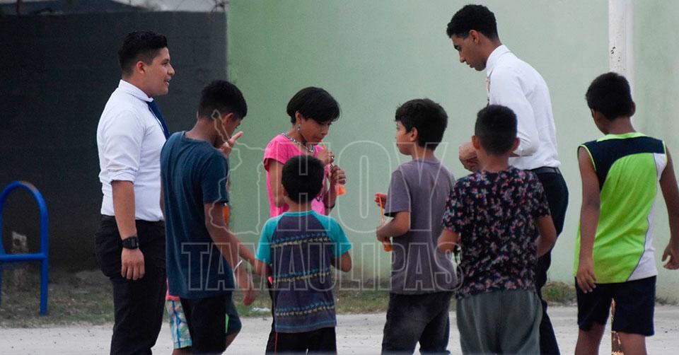 Jvenes misioneros se aventaron una cascarita en el Fraccionamiento Azteca